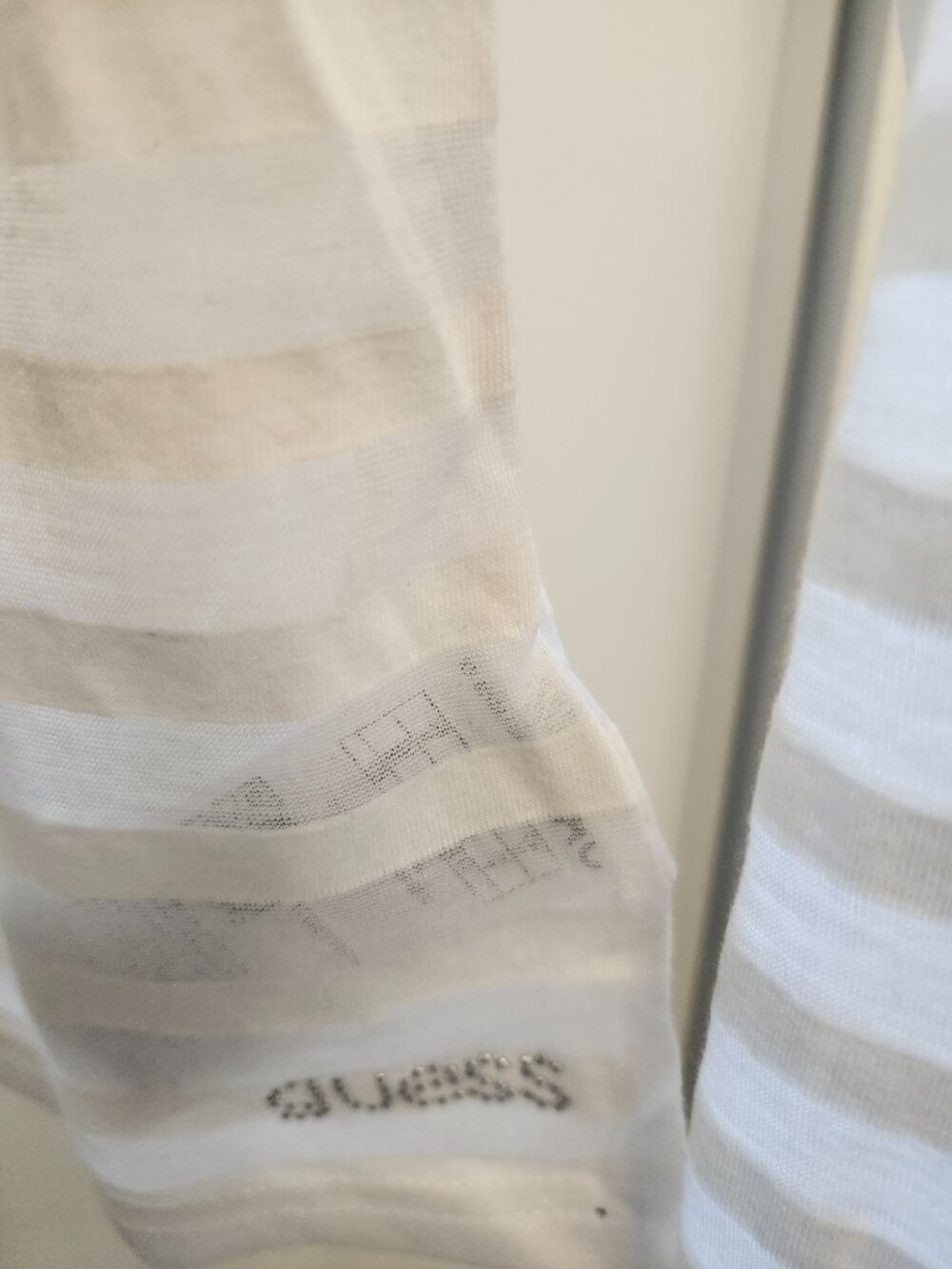 GUESS TOP WHITE WITH RINESTONE  SIZE M - Picture 2 of 5